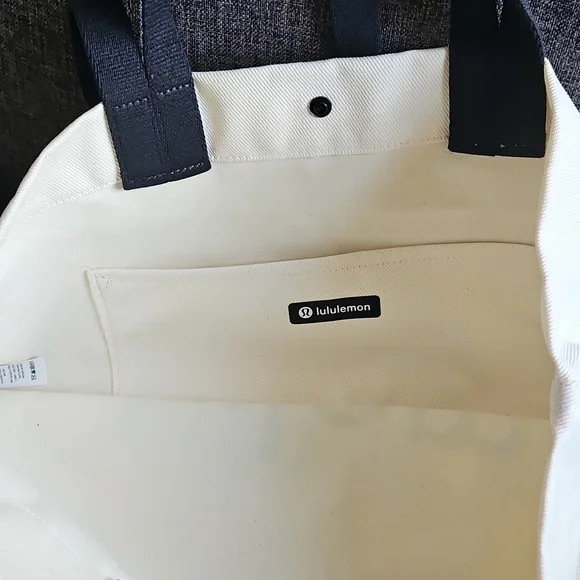 Lululemon NWT Double Handle Canvas Tote Bag 17L Cream Snap Closure Inside Pocket - Picture 4 of 5